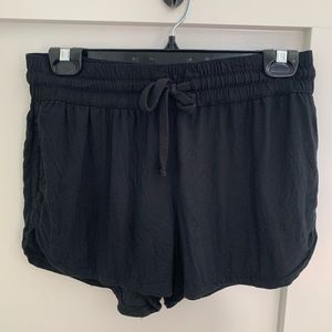 Aritzia TNA light weight draw waist shorts size S colour black